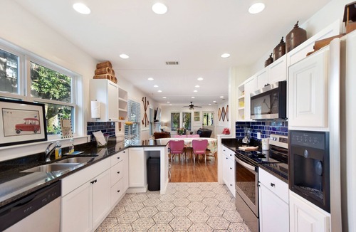 East Beach House | 450 ft to East Beach 2 Kings Pet Friendly Sleeps 6 St. Simons Island