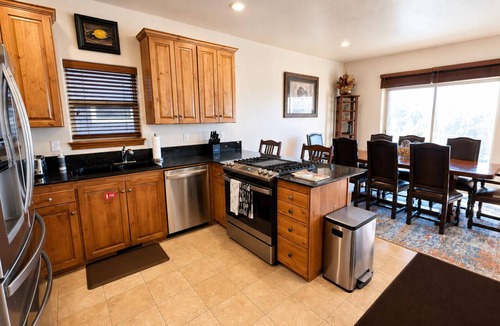 Bear Hollow Village House | 4BD Home | Private Hot Tub | Minutes to Slopes & Main St