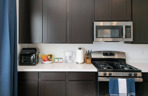 Spring Valley House | 4BR/3.5BA House | Putting Green | Theatre Room | Private Entrance Guesthouse |