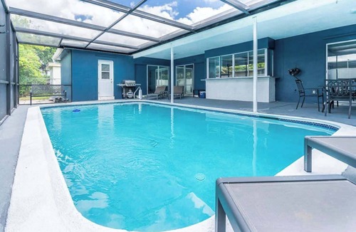 Miramar House | 4BR Getaway + Pool + Game Room, 18-mins to Ocean