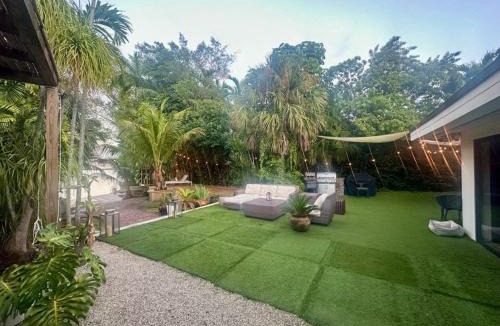 Aventura House | 4BR Lakefront Bali Vibes in Miami with Self Check in