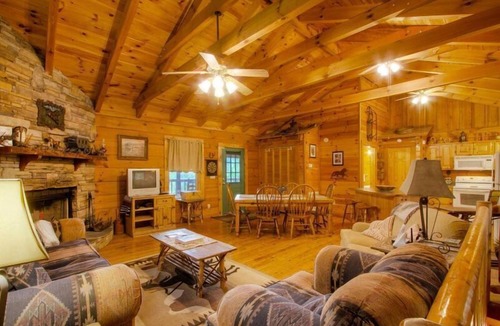 Sevierville House | 4WD/AWD Adventure For 2 - Private Setting Near Great Smoky Mtns National Park