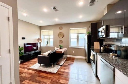 Logan Square Apartment | 501 Cozy and Comfy 1BR apartment in center city