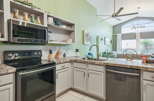 Lake Berkley House | 5BR Pool Home Near Disney