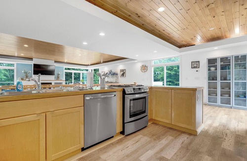 Bethel Cabin | 5mins to Bethel/Hot tub/Modern/Private/Fast Wi-fi