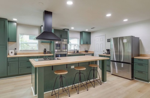 Lakewood House | 6 Mi to Dtwn! Jacksonville Gem w/Outdoor Oasis
