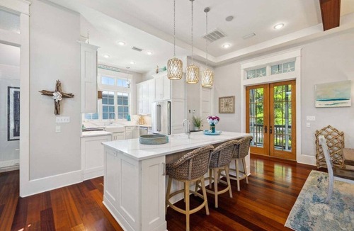 Watercolor House | 6-Seater LSV/golf cart, Bikes, & Carriage House! NEXT TO Camp WC, Pet Friendly!