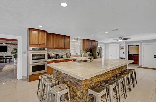 Enterprise House | 6870 sqft Indoor Pool/Theater Room/Game Room, 10bd