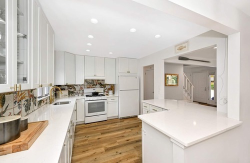 Southold House | 6BR, Pool, walk to beach, minutes to vineyards, town - WEEKLY DISCOUNT 8/24-8/31