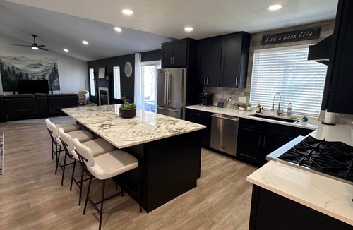Sandy House | 7BR Retreat - Hot Tub Fire Pit 2 King Suites Near SLC