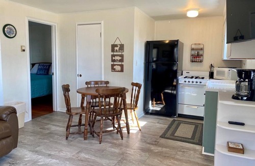 Gladstone Cottage | #8 2bed 1bath LAKE MI Fishing Cabin WiFi AC Deck Firepit Kayak Paddle Boat Dock