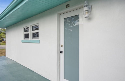 East Naples House | A&B Two Apt in a Triplex with 4 bedrooms and 2 bathrooms Near the Beach and 5th