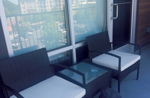 North Decatur Apartment | A luxurious two-bedroom, two-bath just 10 minutes from downtown Atlanta.