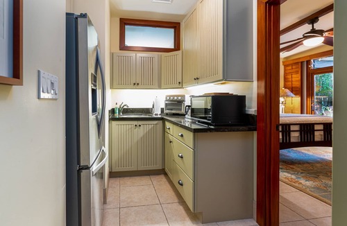 Kahala Apartment | A Quiet Honolulu LUX STUDIO near Diamond Head & Waikiki w/private yard space