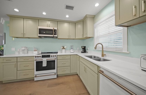 Anna Maria House | A Time Out: *Quaint Cottage *Heated Pool *Across the street from the Bay!
