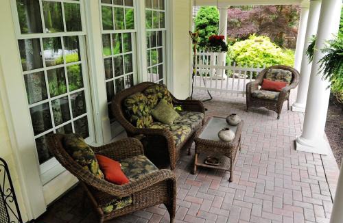 Southold Bed & Breakfast | A Walk in the Woods Bed and Breakfast