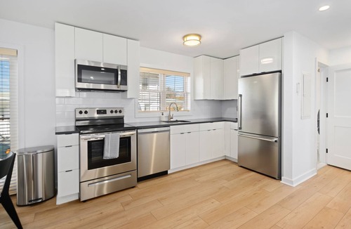 Manoa Apartment | A1 @ Auberge - Charming 1-bedroom apartment with WiFi, AC in delightful Ardmore
