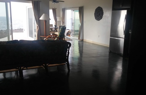 Captain Cook House | Absolute Ocean Front Home at Sea Level Hale Hokulani "House of the Heavenly Star