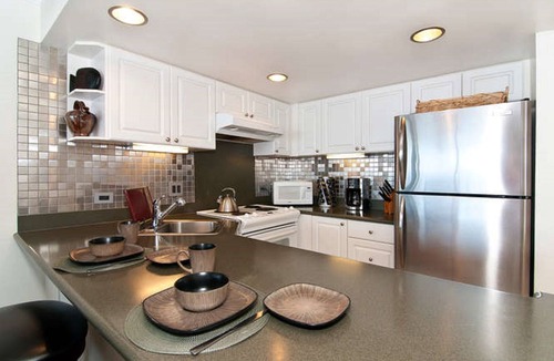 Waikiki Condo | Absolutely Oceanfront - Free Parking - Full Kitchen- full disability access.