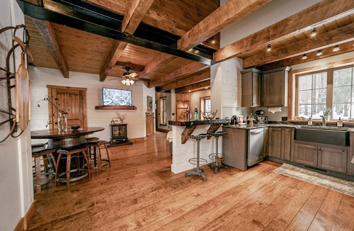 Remsen House | ADIRONDACK 14FT WATER WHEEL LUXURY MOUNTAIN CABIN WITH HOT TUB AND POND! NEW!