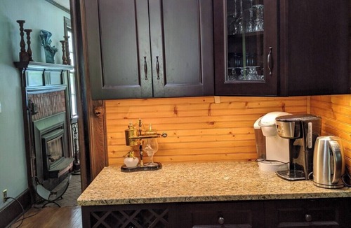Saranac Lake House | Adirondack Artist Retreat -spacious 5 bedroom w/9 person hot tub and more!