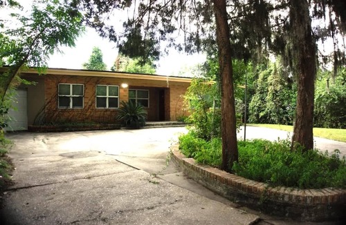 Lakeshore South House | Affordable, Spacious, Family Friendly, 3 Queen Beds, Washer and Dryer, Long-Term Welcome