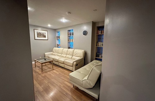 Upper Jarvis Hostel | All Days Hostel