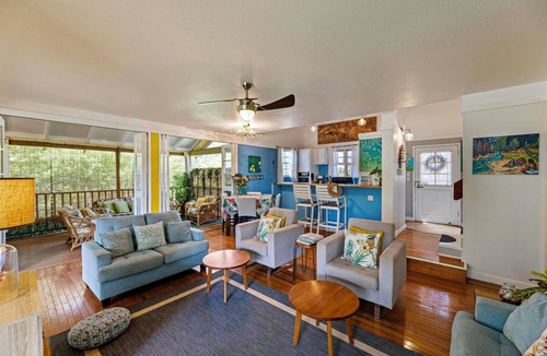 Maunaloa House | Aloha Getaway: Luxe Beachfront 3bdm/2bth house - best Molokai white sand beaches