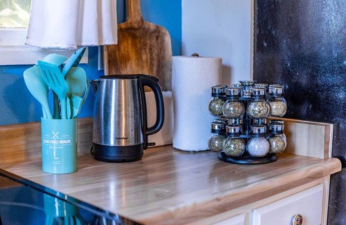 Maunaloa House | Aloha Getaway: Luxe Beachfront 3bdm/2bth house - best Molokai white sand beaches