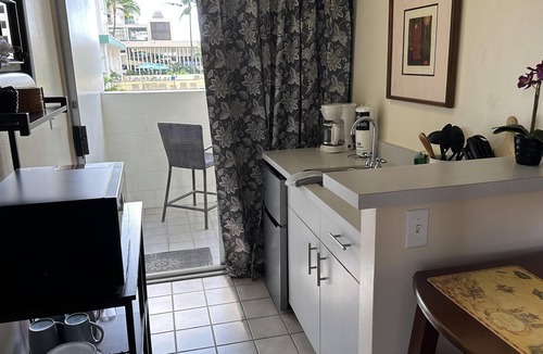 Waikiki Apartment | ALOHA-WAIKIKI 2 Blocks to BEACH with a KING BED! 49