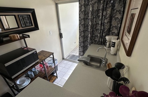 Waikiki Apartment | ALOHA-WAIKIKI 2 Blocks to BEACH with a KING BED! 49