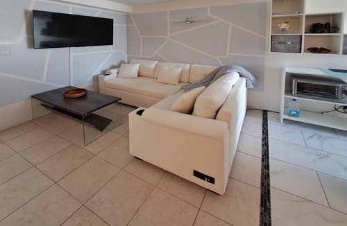 Waikiki Condo | ALOHA-WAIKIKI BEAUTIFUL OCEAN PENTHOUSE 1BR