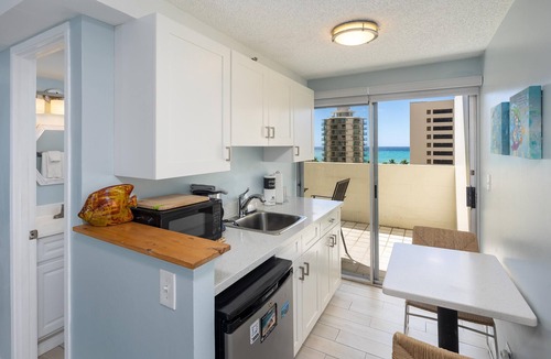 Waikiki Apartment | ALOHA-WAIKIKI OCEAN VIEW LIVING 11