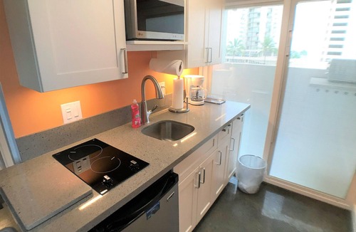 Waikiki Apartment | ALOHA-WAIKIKI RETRO BEACH DREAMS 71