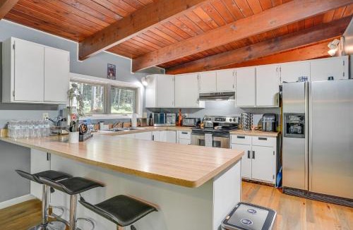 Delevan House | 'Alpine House' Modern Delevan Cabin on 2 Acres