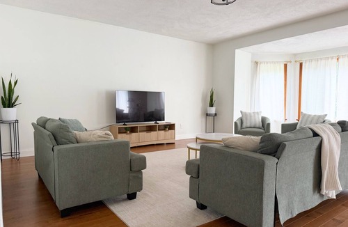 Reading House | Amazing 6 bedroom home featuring a wraparound deck & private pool