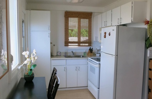 Maili Cottage | Amazing ocean and sunset views