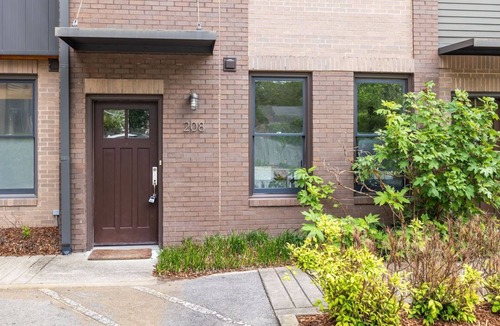 Belmont - Hillsboro House | Amazing Townhouse in the heart of 12th South District
