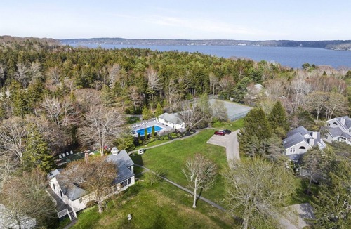 Boothbay Harbor House | Amore | Romantic Coastal Cottage Near Spruce Point