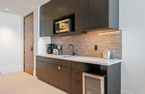 Empire Pass Hotel | Argent at Deer Valley Resort - Hotel Room #105B Hotel Room