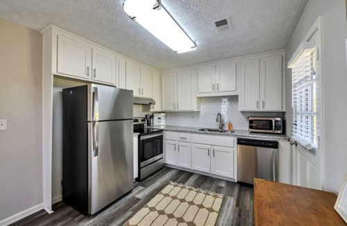 Marietta Villa | ATH - Marietta - 2BR - Pet Friendly -Ranch (160b)