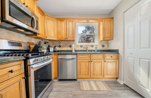 Marietta Villa | ATH - Sleeps 4 - 2 Beds - Pet friendly - Pam