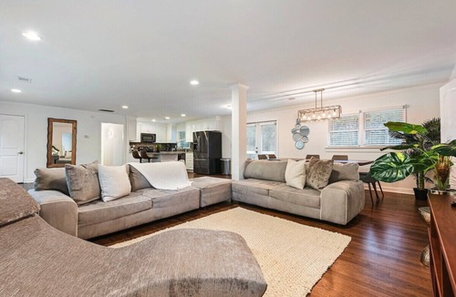 East Point Villa | ATL airport pool villa, sleeps 10