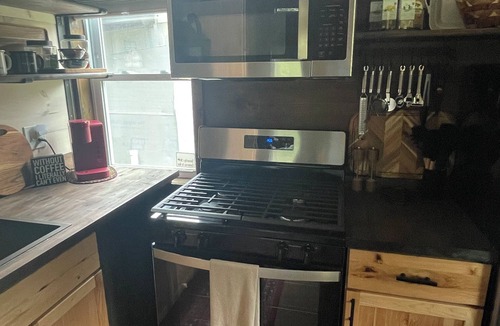 Painted Post Cabin | Ayers' Acres ~ Cabin 4, cozy near Corning-Watkins Glen-Finger Lakes sleeps 4