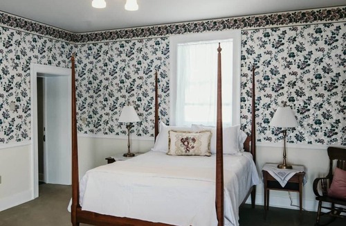 Elizabethtown Bed & Breakfast | B&B-River Views, Shawnee Getaway, Charlotte Room