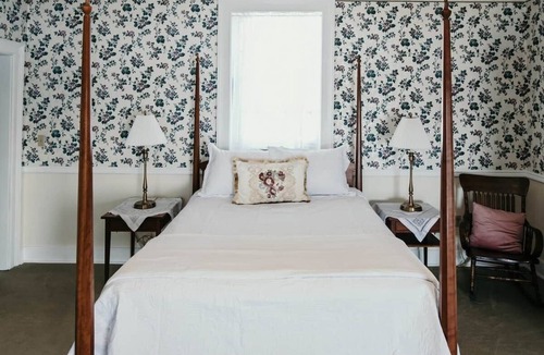 Elizabethtown Bed & Breakfast | B&B-River Views, Shawnee Getaway, Charlotte Room