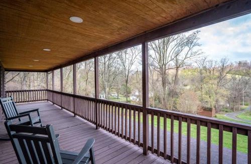 Stanley House | Balk Retreat MountainViews HotTub Firepit