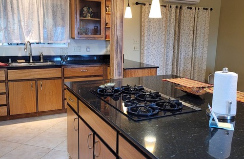 Papaikou House | Bamboo Unit- Adult Only-Prvt Entry&Bathroom-Ocean View-A/C option