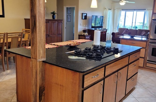 Papaikou House | Bamboo Unit- Adult Only-Prvt Entry&Bathroom-Ocean View-A/C option