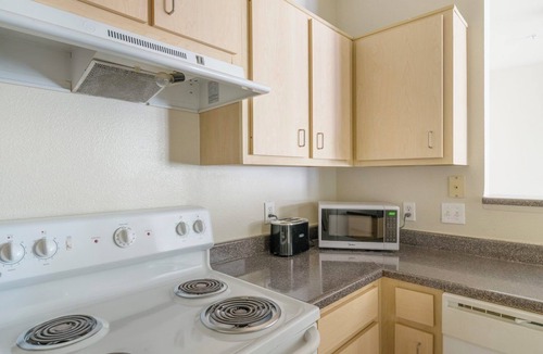 Southbelt/Ellington Apartment | Barsala l Charming 2BD Living Near Hobby Airport & Malls